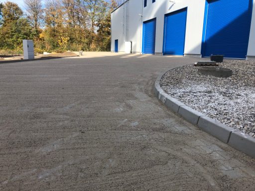 Außenanlage für Industriehalle, Tragschichten, Randsteine und Bordsteine gesetzt, Entwässerung fachgerecht umgesetzt, Gerber GmbH Moers