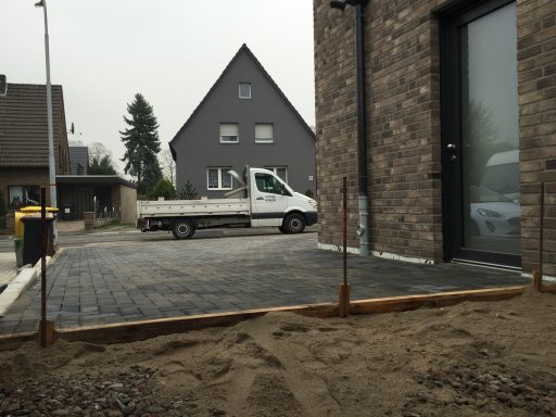 Entwässerungsarbeiten, Pflasterarbeiten, Bordsteine und Randsteine gesetzt in Moers am Niederrhein durch Gerber GmbH